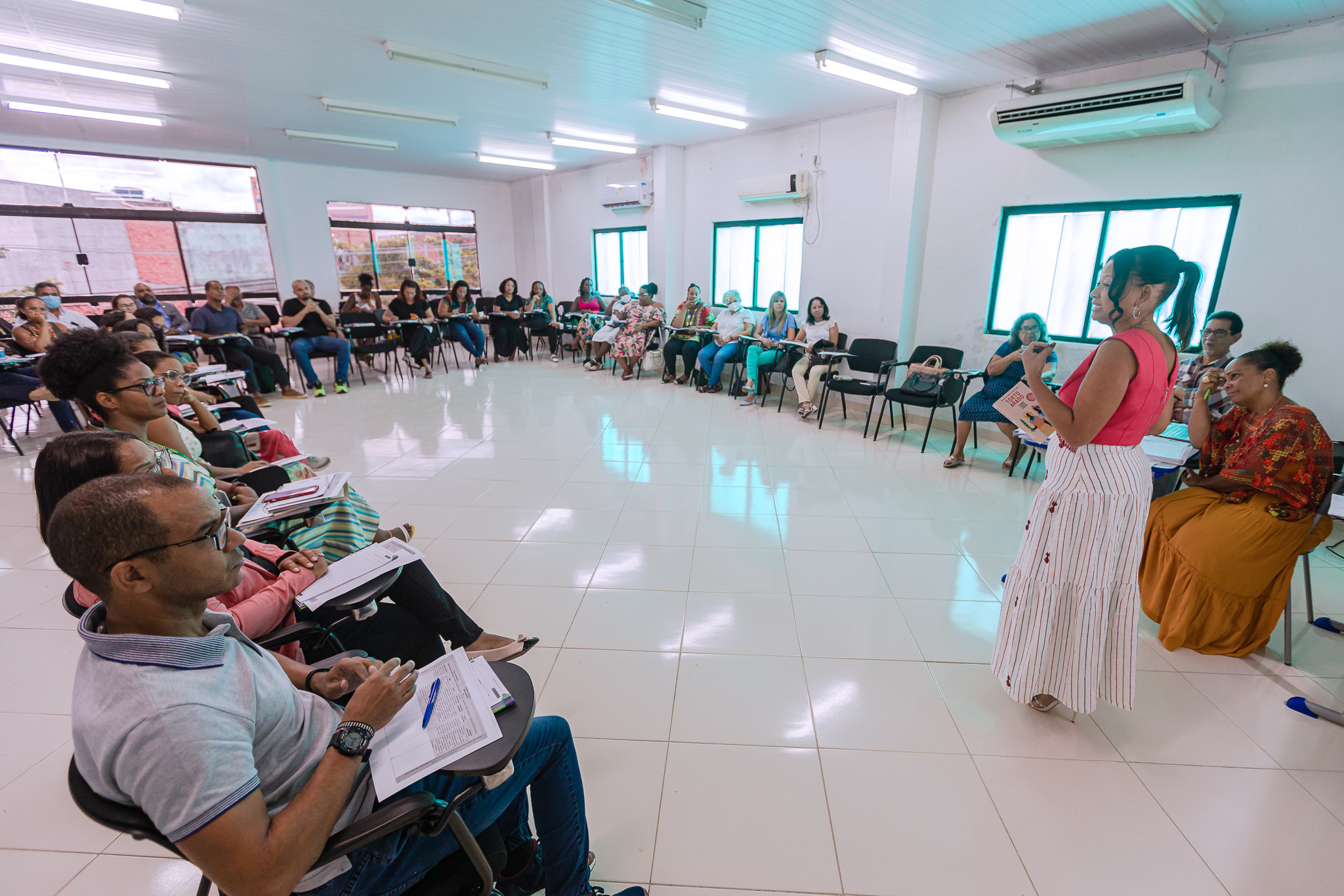 Seduc promove encontro para discutir referencial curricular e novos cadernos pedagógicos