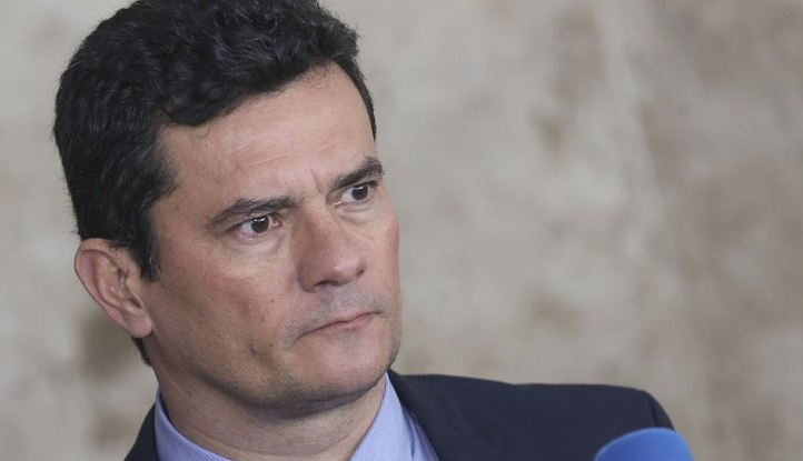 Com mandato ameaçado, Sergio Moro atualiza perfil no LinkedIn