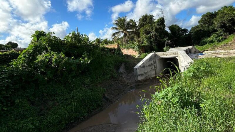 Seinfra realiza obras de macrodrenagem no Parque das Mangabas
