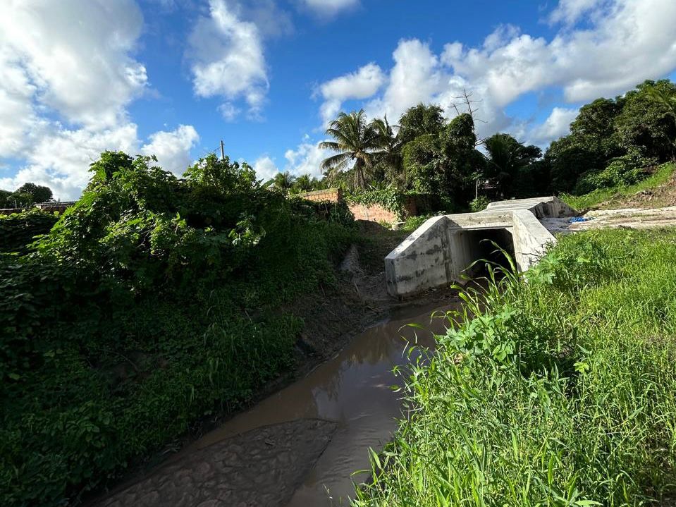 Seinfra realiza obras de macrodrenagem no Parque das Mangabas