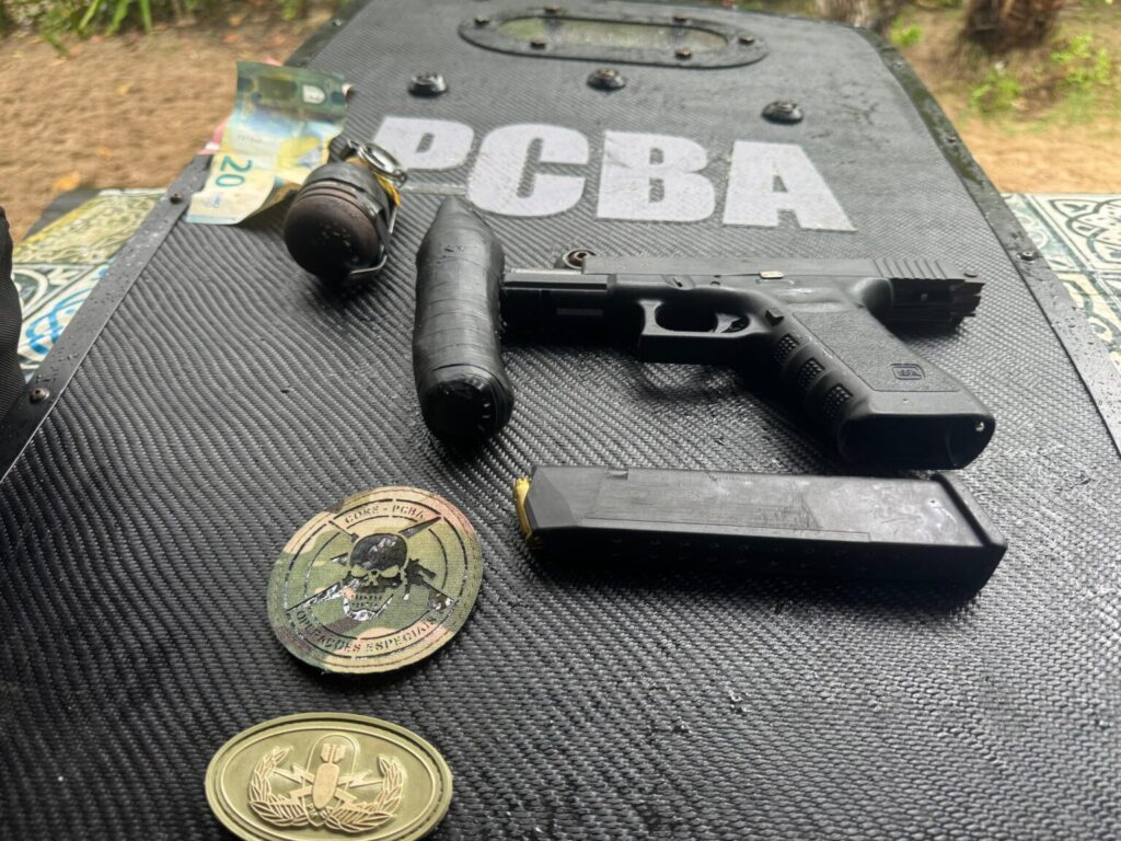 Locais utilizados como centros de comando de um grupo criminoso foram desarticulados.