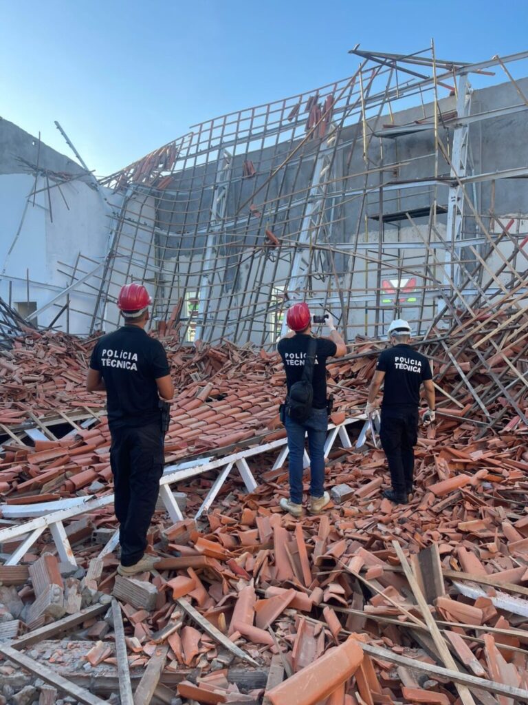 O exame foi realizado após o telhado da igreja que estava em reforma desabar, machucando trabalhadores no local.