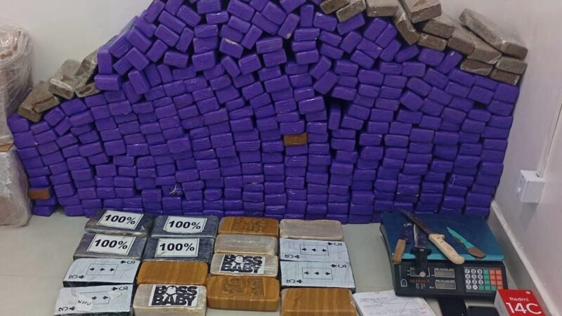 PM desmonta depósito de entorpecentes e apreende 371 tabletes de drogas em Vitória da Conquista