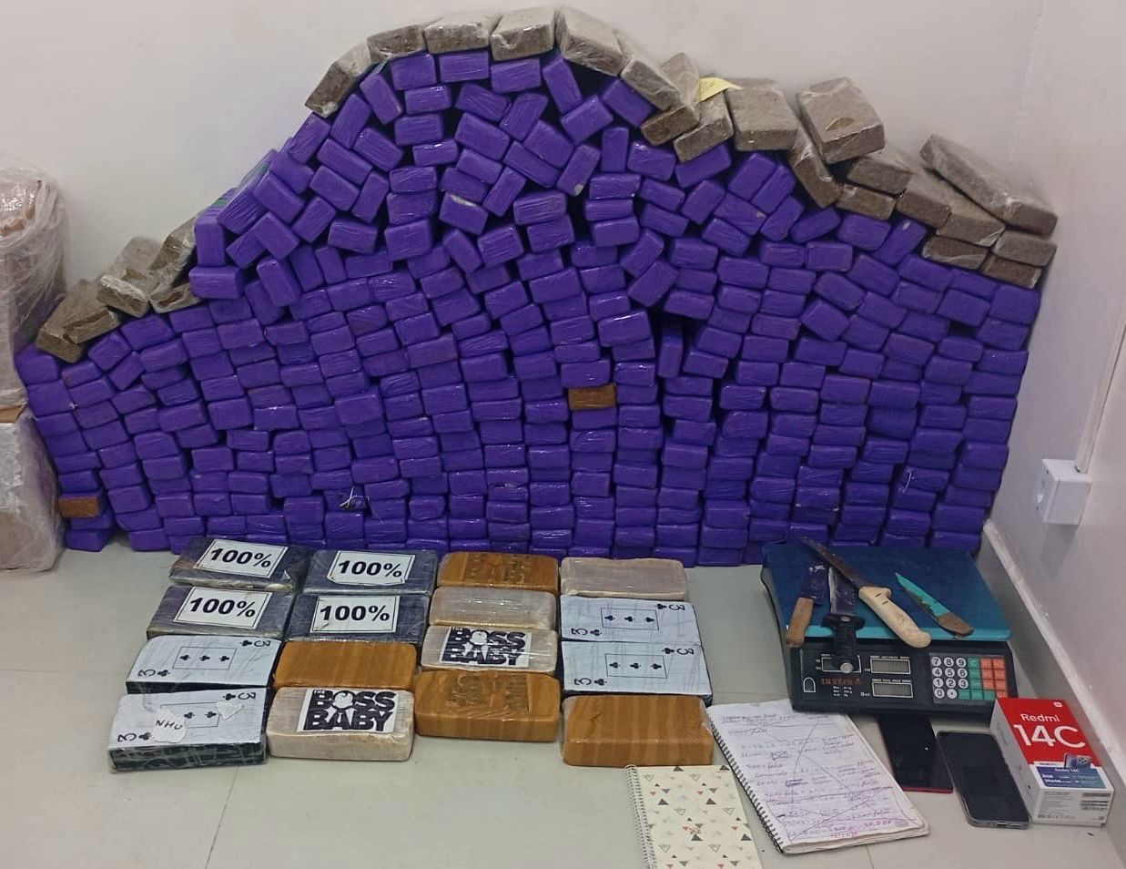 PM desmonta depósito de entorpecentes e apreende 371 tabletes de drogas em Vitória da Conquista