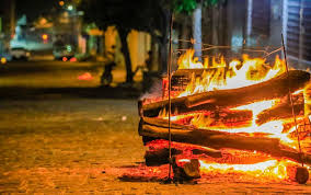 São João: Fogos de artifício, espadas, fumaça e fragmentos de fogueira podem ser vilões para os olhos
