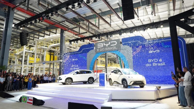 Na fábrica de Camaçari, BYD apresenta primeiro veículo fabricado no Brasil