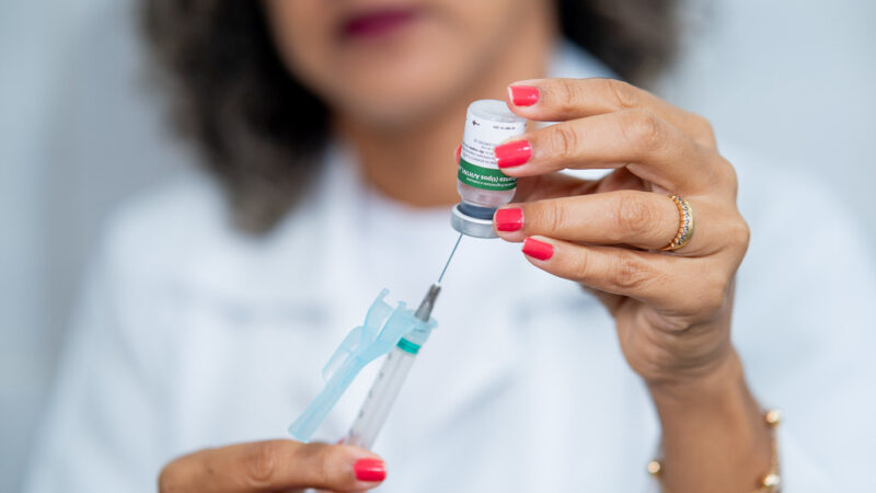 Vacina contra Covid-19 está disponível em unidades da sede e orla